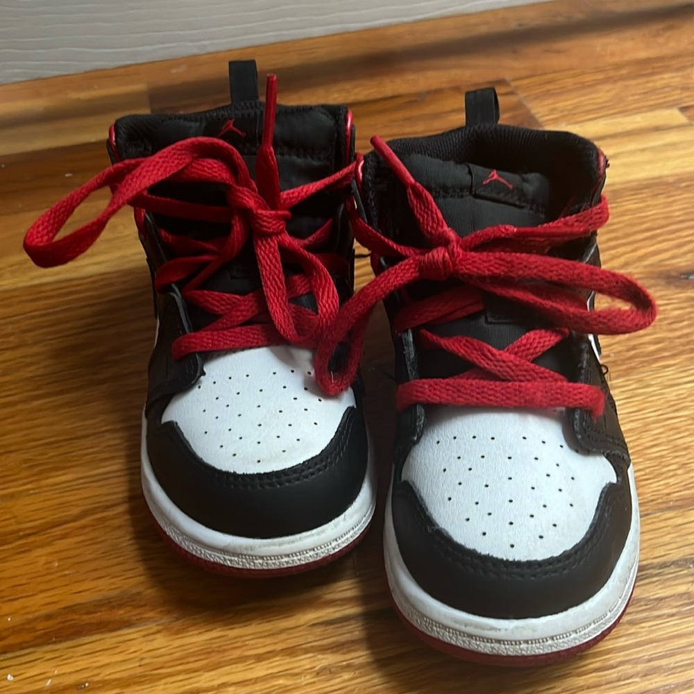 Nike jordans, 9C, black, white and red